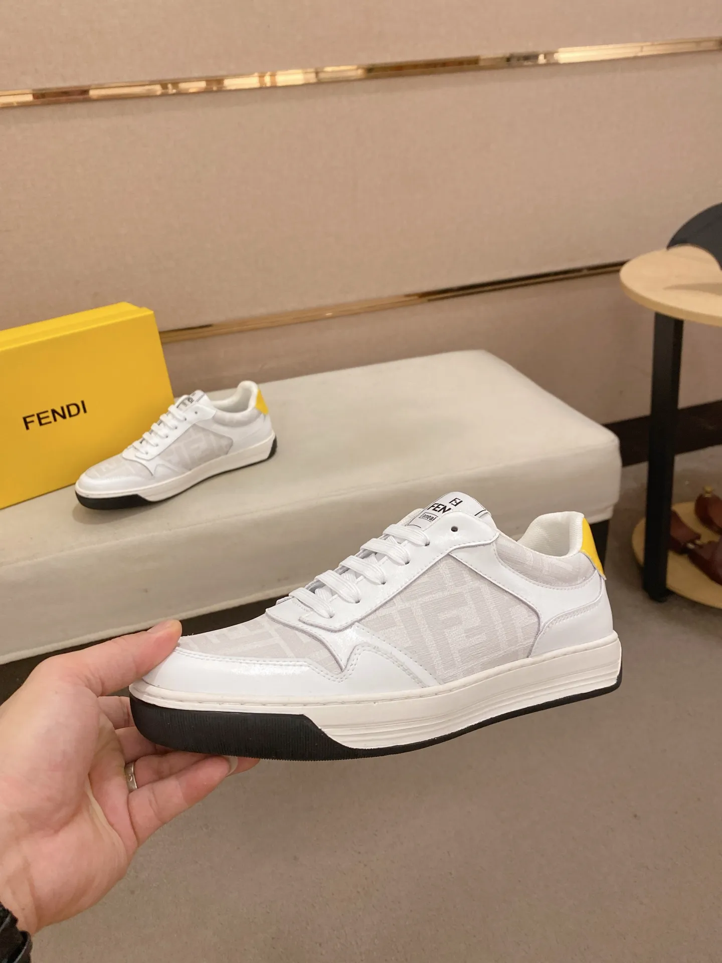 Men's shoes 💰 420💰 (FENDI) New style 👊🏻 upper 🇮🇹 imported cowhide fabric 🇩🇪 lining imported sheepskin lining. The original outsole is molded to highlight the identity of every man, and the upper foot is stable and stable🚶🏻🚶🏻The high-end custom counters reproduce the original version📯No matter the wind or rain, the shoe last remains unchanged and can withstand the verification of time🔍️,🔵 Size: 38-44 (45 is custom-made and cannot be returned or exchanged
